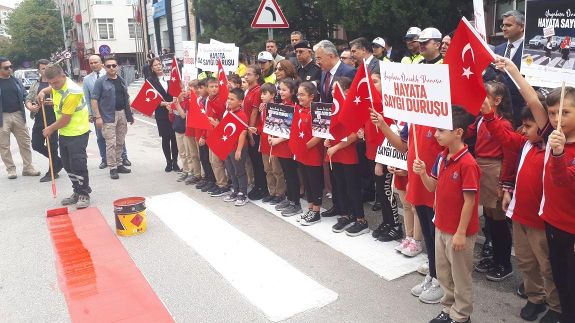 Yayalara Öncelik Duruşu, Hayata Saygı Duruşu